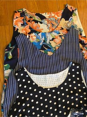 CHICO’S BUNDle of 6 reversible sleeveless tops
Scoop and V neck